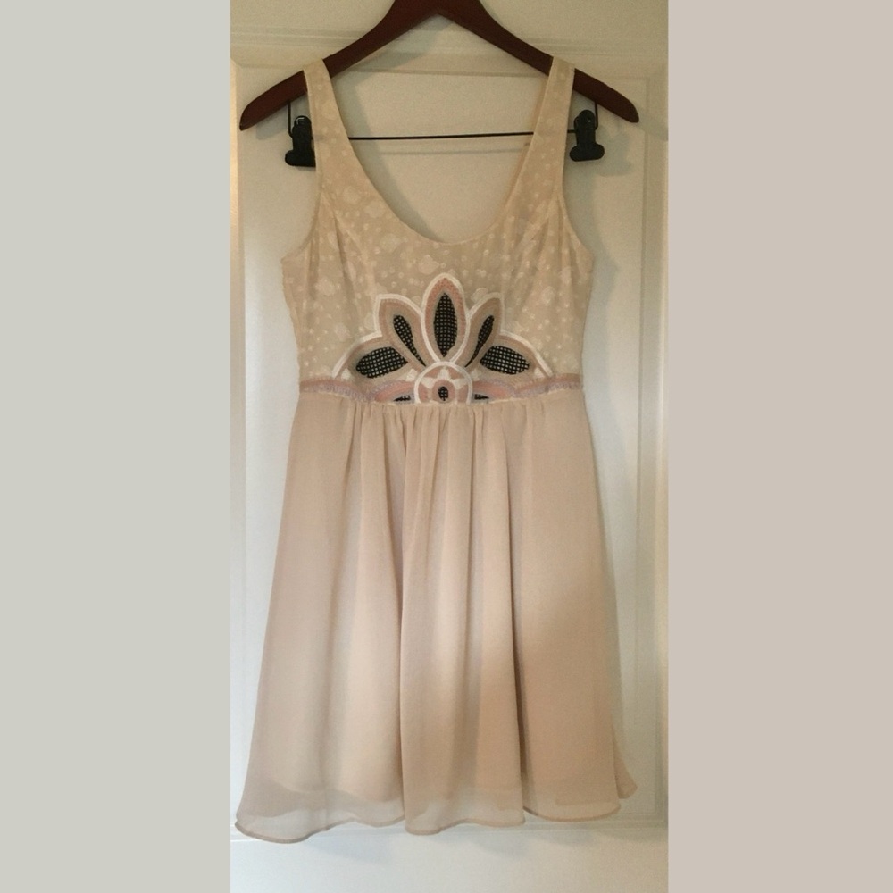 Ark & Co Embroidered Lace Tank Top blush nude flowy. S
